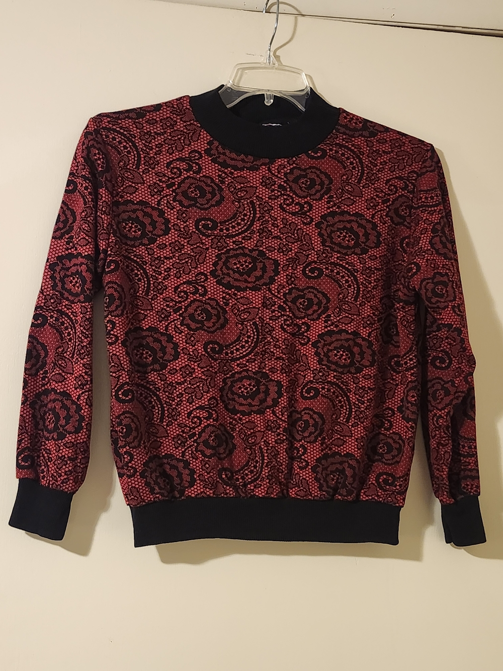 Vintage Women's Red/Black Paisley Pattern Classic Crewneck Ribbed Hem Sweater M
